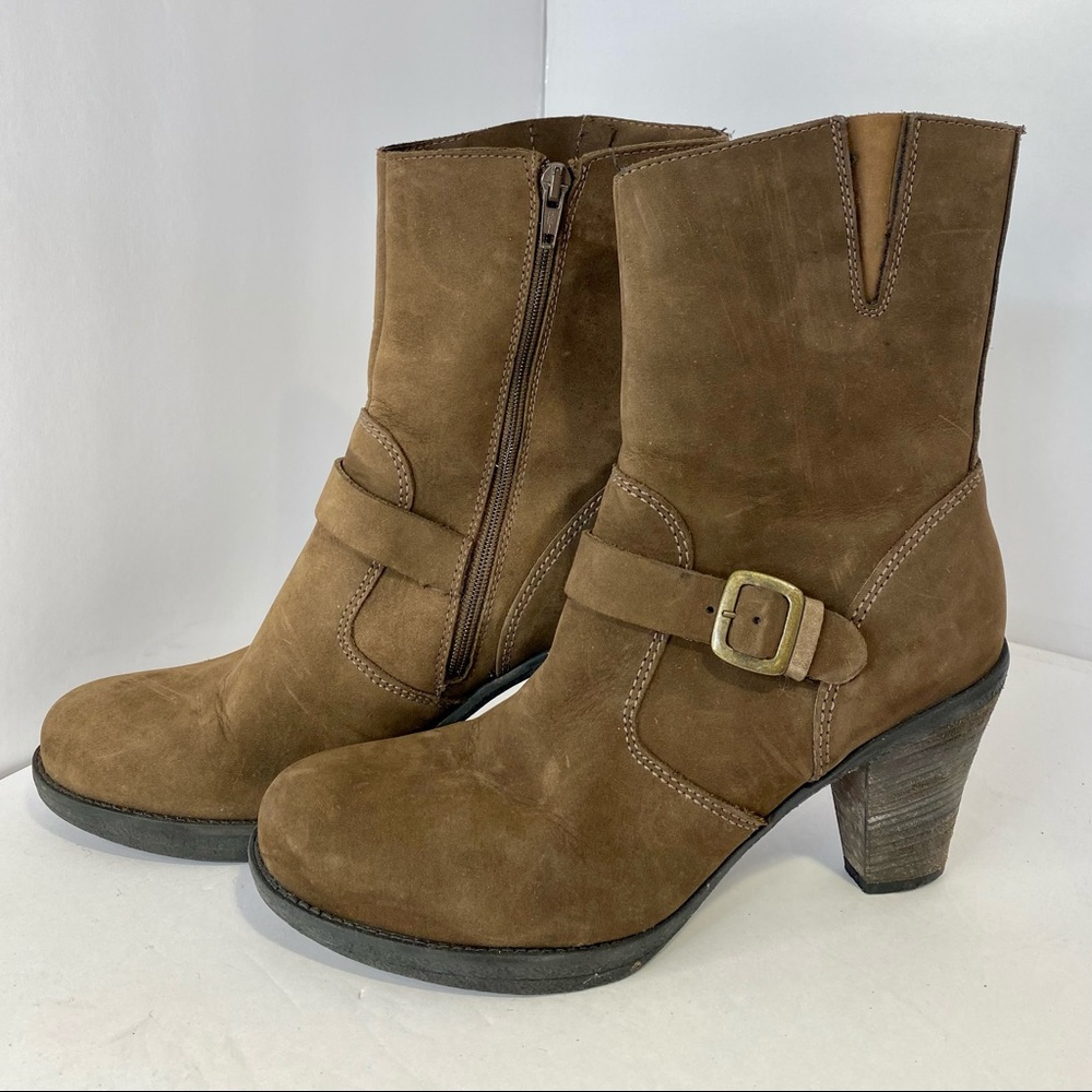 La Canadienne
Brown Suede Leather Buckle Heeled Boots/Booties size 8.5